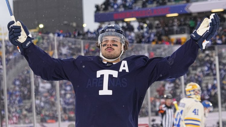 mic_mazz's tweet photo. Auston Matthews' cellys >>>>>>> https://t.co/z9rmrgKuU0