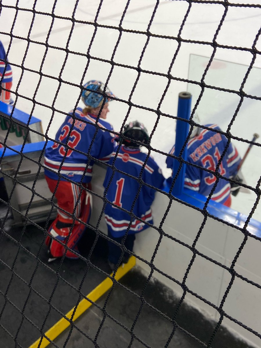 BuffsHockey's tweet photo. Our amazing Mac's mini, goalie Griffen Prairie Chicken, having a  pre-game chat with our  @aaabuffs goalies!! @MacsTournament https://t.co/d9lDPDG7RC
