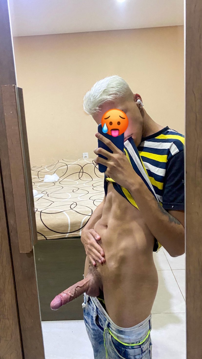 TW Pornstars - Caradotado3 🍑🍆 (280K)OF $5. Twitter. Loirin , magrelo ,  pauzudo e gostoso ! Esse é o @renerxx. 3:43 AM - 8 Apr 2022