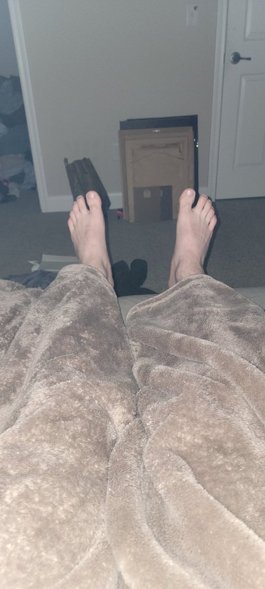Size12Jared's tweet photo. Goodnight, subs.

#feet #feetmale #giantfeet #feetworshi̇p #feetdom #feetworshi̇p #feetworshippers #footfag #cashfag #FinDom #footkink #foot #toes #malefootlover #malefoot #mensfeet #FootLove https://t.co/QTrgGn6PCy