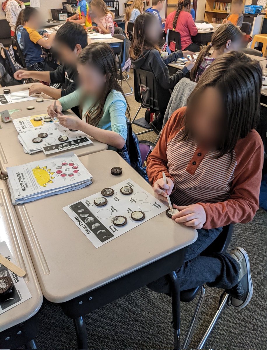 mrsolsonteach's tweet photo. We wrapped up our lesson on the phases of the moon by creating models of them with OREO cookies! #stvrainstorm https://t.co/ijFw6MiGJi