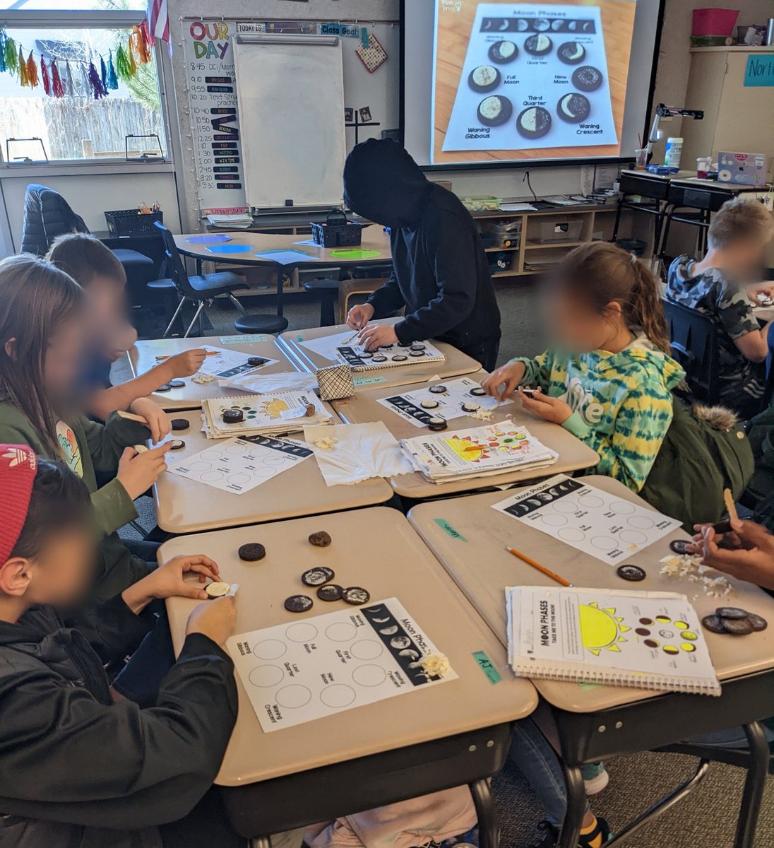 mrsolsonteach's tweet photo. We wrapped up our lesson on the phases of the moon by creating models of them with OREO cookies! #stvrainstorm https://t.co/ijFw6MiGJi
