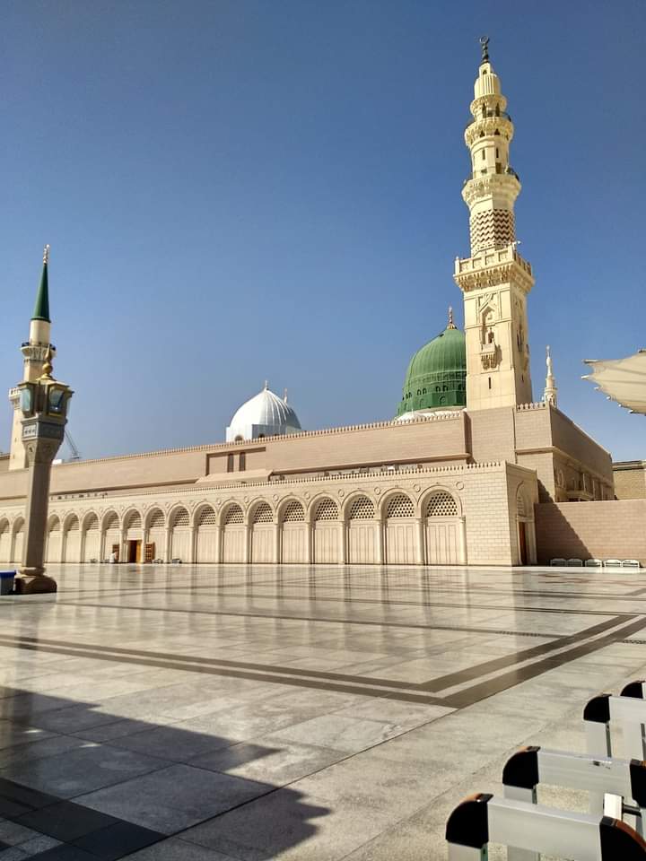 Anwar_Irshadi's tweet image. 🌹मौज कतरा के हमसे चली जायगी🌹
🌹रुख मुखालिफ हवा का बदल जायगा🌹 
                 🌹जब इशारा करेंगे मेरे मुस्तफा_ﷺ🌹
                🌹अपना बेड़ा भवर से निकल जायगा🌹

#जुमअह_मुबारक