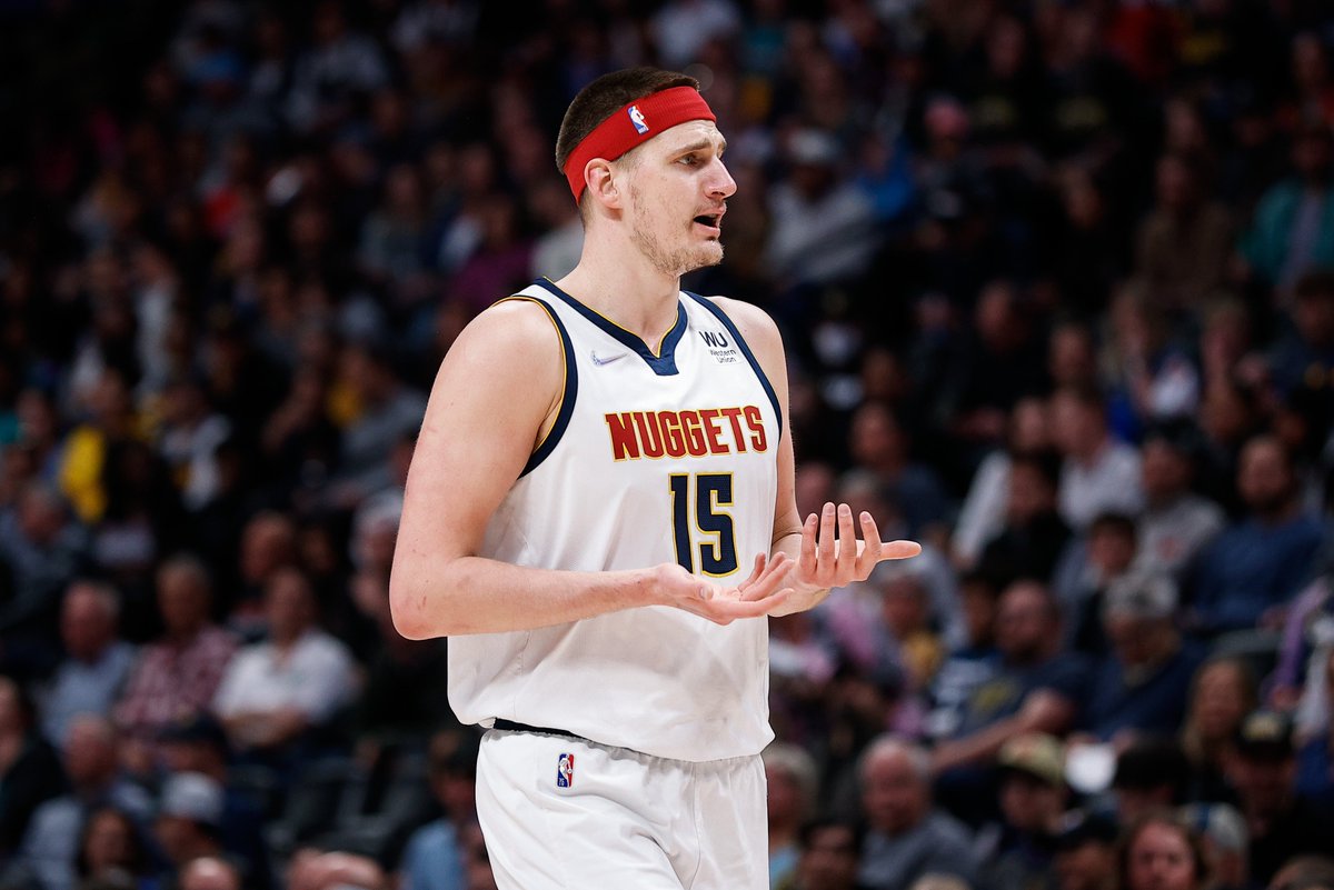 bball_ref's tweet photo. Jokic is the first player ever to total 2,000 points, 1,000 rebounds, and 500 assists in a single season. 

For comparison:
Chamberlain missed this by 8 points in 1967
O. Robertson missed this by 15 rebounds in 1961
Abdul-Jabbar missed this by 87 assists in 1975

@nuggets https://t.co/1r7rpzOttI