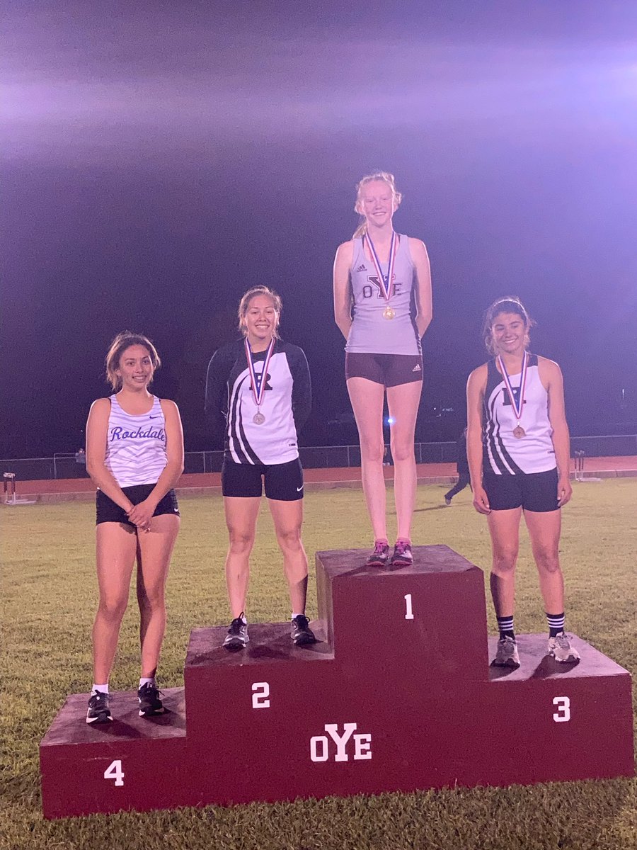 CoachMeuth's tweet photo. 1600m runners advancing to area:
Ivanna Luna ⏱6:12. 4th place 
Yovanney Delgadillo ⏱4:42 🥈 place
Jesus Bocanegra ⏱ 4:48 4th place

So proud of all of the distance kids the last two days! This group is something special ✨ https://t.co/uaZ2d8OVyD