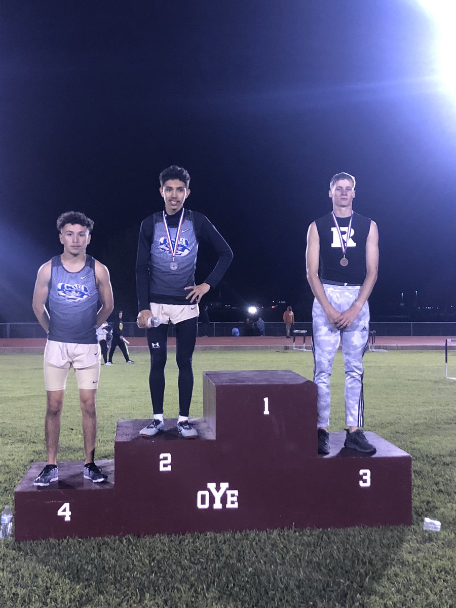 CoachMeuth's tweet photo. 1600m runners advancing to area:
Ivanna Luna ⏱6:12. 4th place 
Yovanney Delgadillo ⏱4:42 🥈 place
Jesus Bocanegra ⏱ 4:48 4th place

So proud of all of the distance kids the last two days! This group is something special ✨ https://t.co/uaZ2d8OVyD