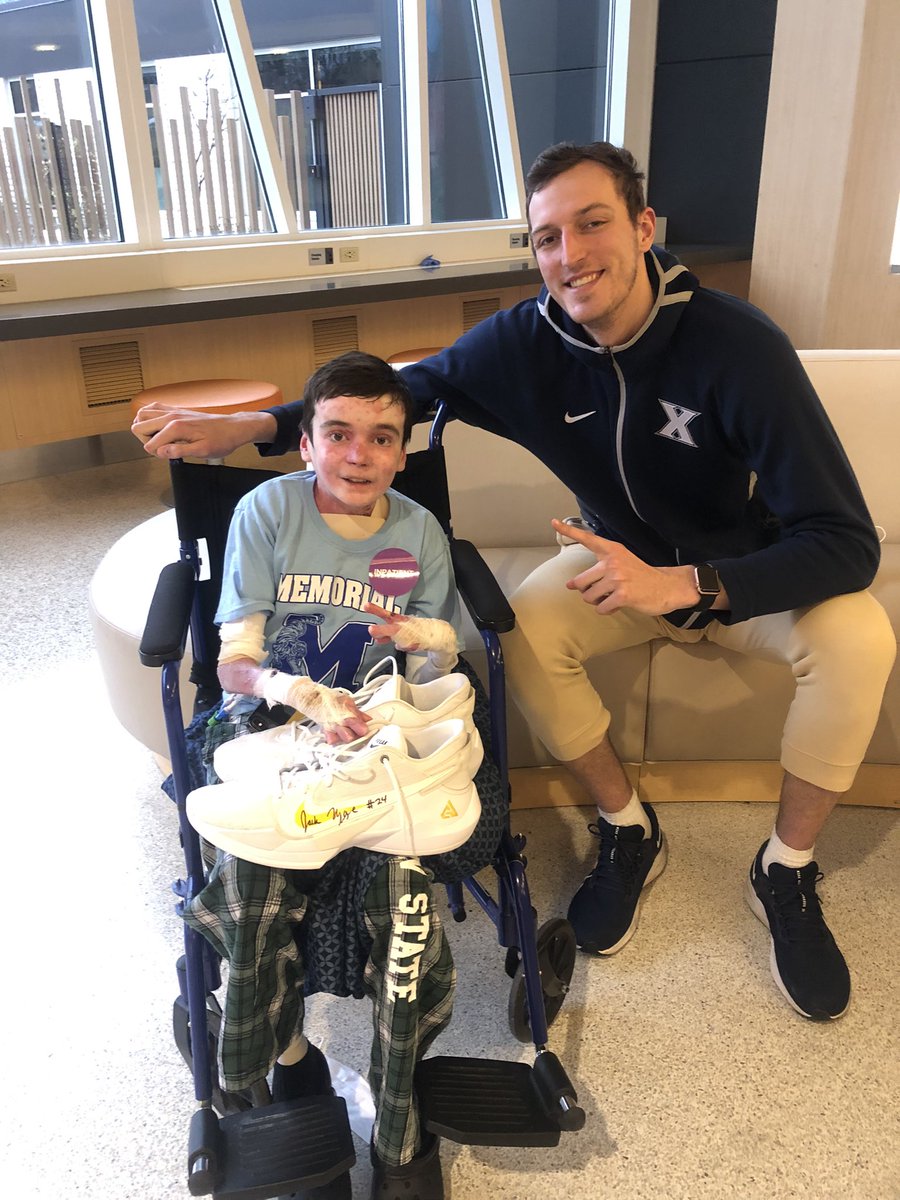samschulz9's tweet image. After a few rough days,today was better.Biopsy’s came back negative, and I got to see MR. NIT @jnunge24. Hopefully only one more week left in the hospital. Thank you for all your prayers and support. I also got some new hooping shoes. #size16 #Thankful #notgoingdownwithoutafight