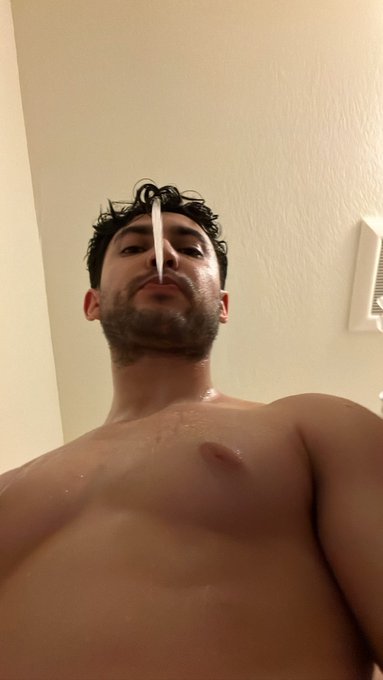 You said you had no water so I&rsquo;m helping you out 💦 https://t.co/4qvd8LHPcT