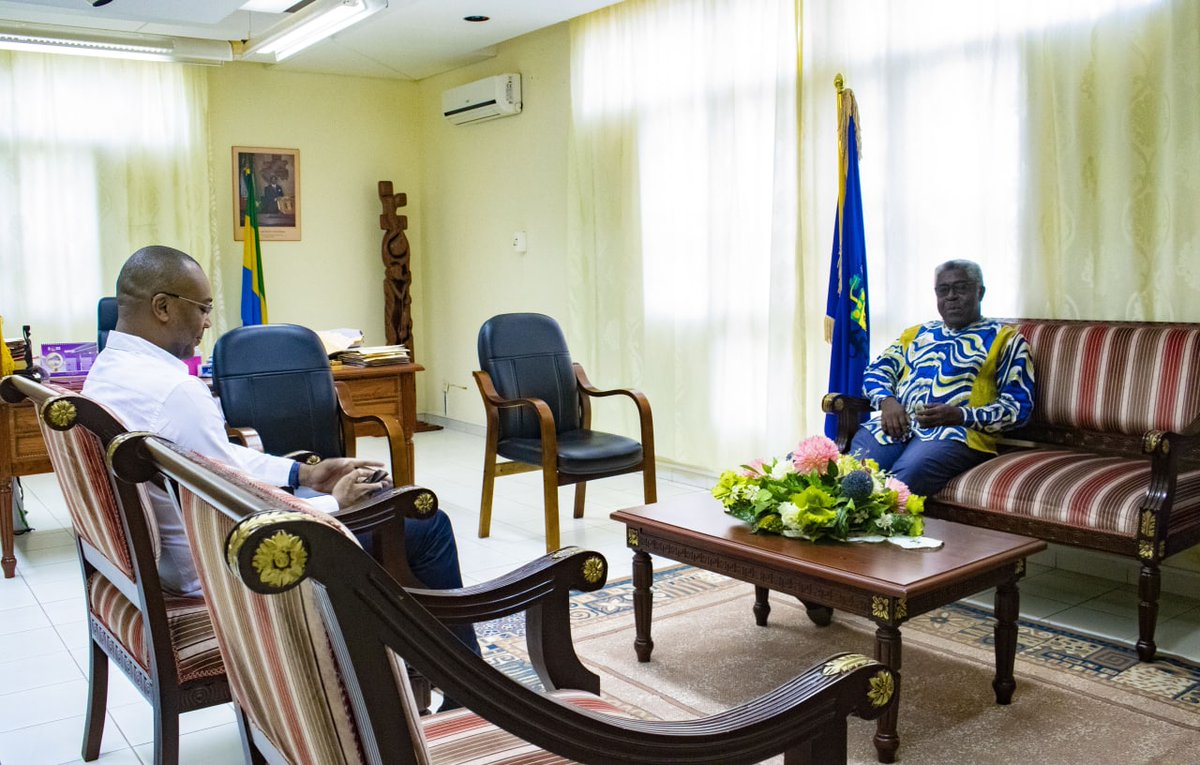 En séjour à Oyem, dans le Woleu-Ntem,  je suis allé faire mes civilités au Gouverneur de Province, Monsieur Jules Djeki. Cette rencontre nous a permis de passer en revue l'actualité locale, notamment l'exécution des différents chantiers du Gouvernement dans la province.