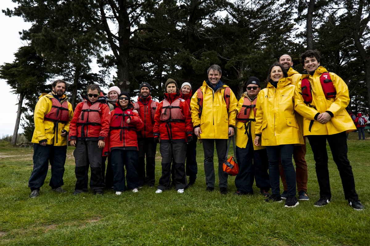 Dans le cadre de la mise en place de stages de voile inclusifs avec <a href="/Les_Glenans/">Les Glénans</a>, un premier stage a eu lieu cette semaine sur l’île d’Arz 🏝️
 
J’ai eu le plaisir de rejoindre les jeunes qui étaient accompagnés par l’école spécialisée Ar Mor pour une journée à leurs côtés ⛵