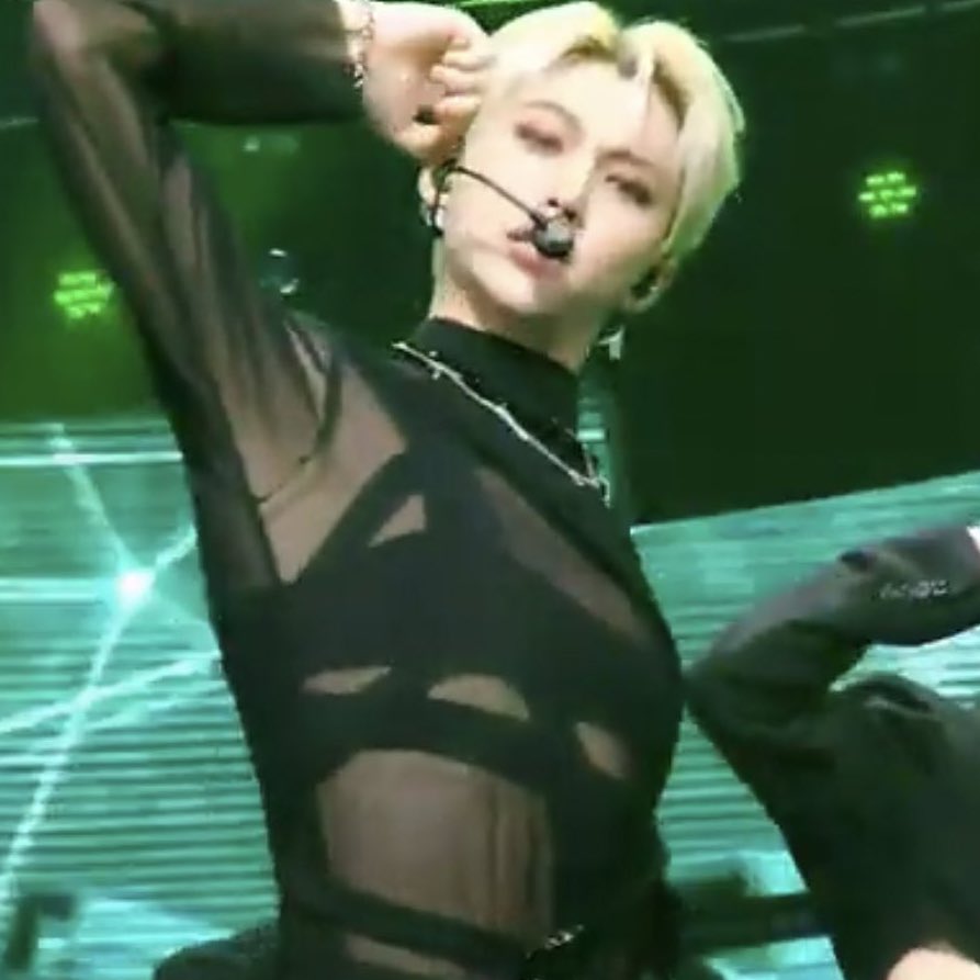 jeonglixsource's tweet photo. LEE FELIX AND YANG JEONGIN ARE YOU KIDDING ME https://t.co/ReS7I7OFYT