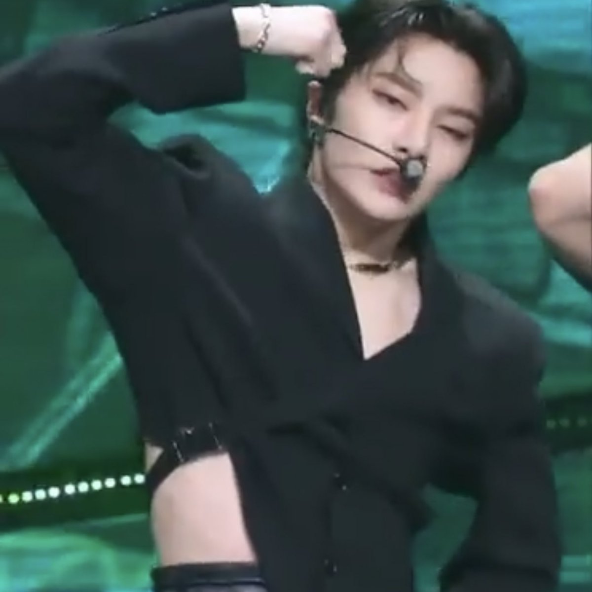 jeonglixsource's tweet photo. LEE FELIX AND YANG JEONGIN ARE YOU KIDDING ME https://t.co/ReS7I7OFYT