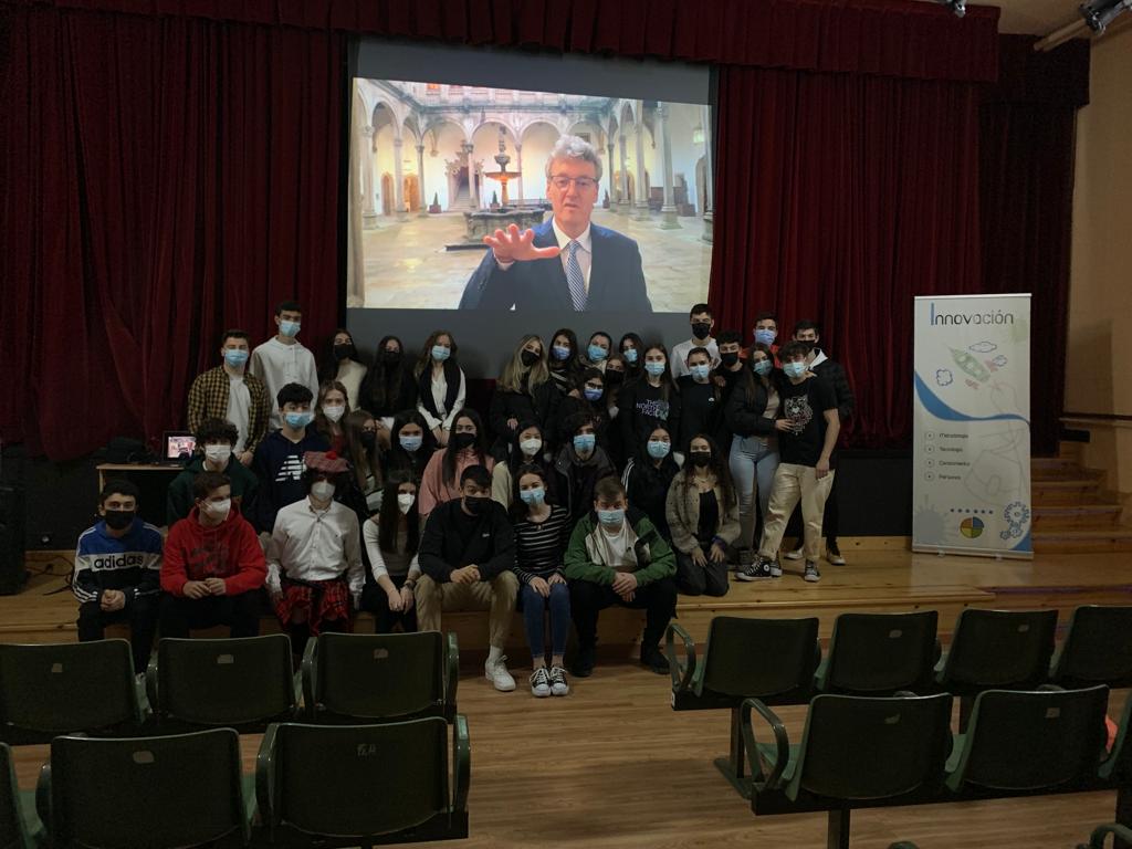franciscanasOU's tweet photo. #PremioNobel
Xuntanza conferencia do Premio Nobel de Química #DavidMacMillan co alumnado de Bacharelato ciencias @franciscanasOU https://t.co/dIdirXyXSq