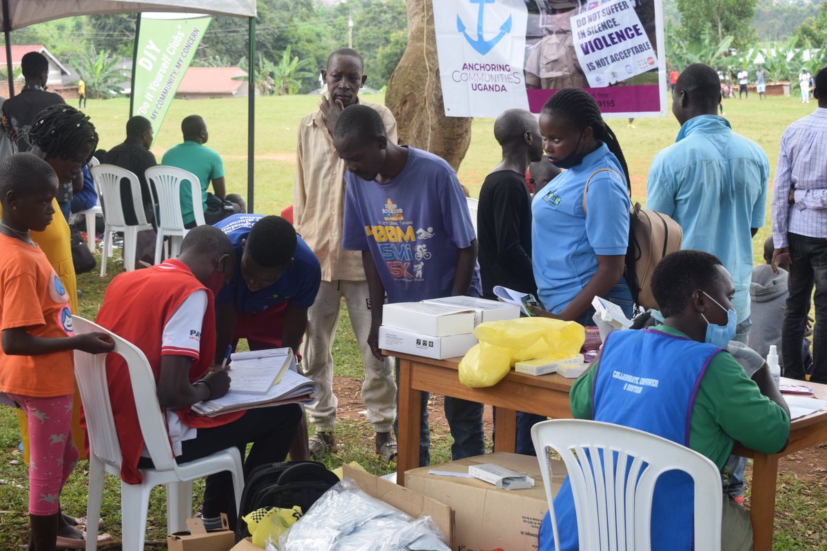 AnchoringComUg's tweet photo. #HappeningNow We have partnered with Katoogo HCIII in Mukono district to conduct a community outreach where the community (especially adolescents & young people) are accessing integrated #SRHR & #HIV information and services.
#improvedaccess
#qualityservices
#communityoutreach https://t.co/m9tTuTzAmb