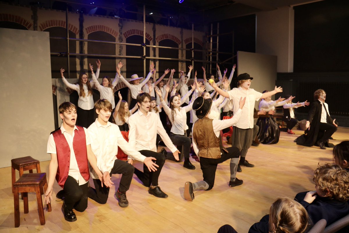 🎭 In February, we had the pleasure of staging four OUTSTANDING performances of our Senior School musical, Oliver!

👏 Well done to everyone who worked tirelessly to produce our first drama production in two years

#BarneyMemories 💙🤎

@BarneyDrama 
<a href="/music_barney/">Barney Music</a>
