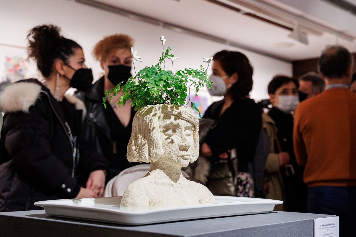 🌈 «El arte ha sido mi salvavidas y la manera de conectar con mis heridas emocionales»

Entrevista con <a href="/Pattorga/">Patricia San José Torga</a> 👇
telefonodelaesperanza.org/la-rioja/notic…
 
🎨 Exposición LAS HERIDAS QUE ME HAN HECHO CRECER
⌚ L - S. 18 - 21 h. (hasta el 21/04)
Fundación Caja Rioja (Gran Vía, 2)