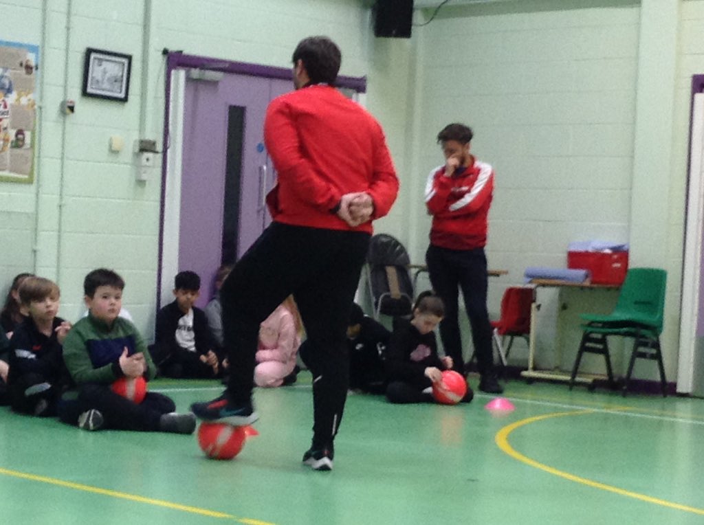 springwoodyear4's tweet image. Y4 had a great time improving their football skills with @JC23Foundation. #swhpe #swhvisitor