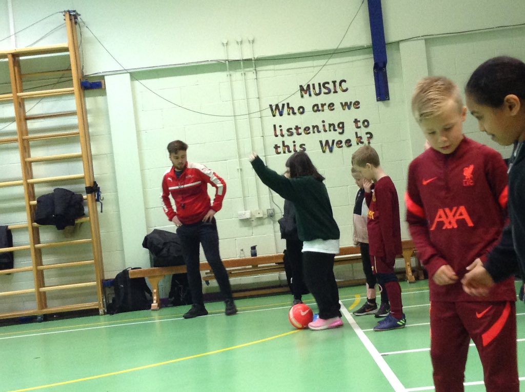 springwoodyear4's tweet image. Y4 had a great time improving their football skills with @JC23Foundation. #swhpe #swhvisitor