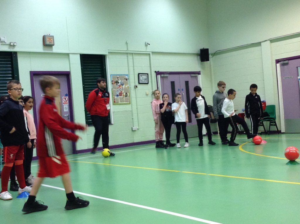 springwoodyear4's tweet image. Y4 had a great time improving their football skills with @JC23Foundation. #swhpe #swhvisitor