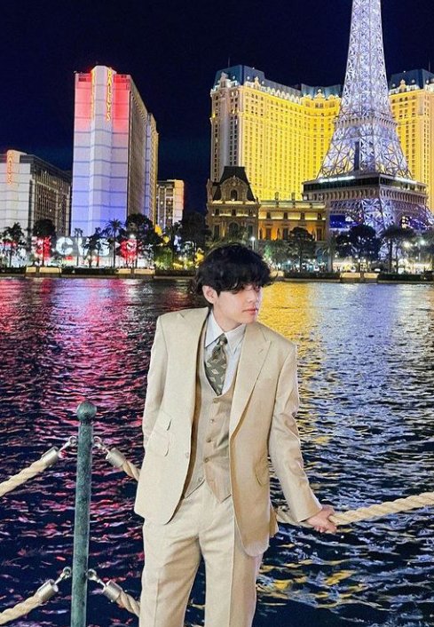 engenypen's tweet photo. Kim Taehyung be giving Kang Taemoo vibes
#BangtanSonyeondan 
#KimTaehyung 
#KANGTAEMOO 
#BusinessProposal https://t.co/yI6OFRnRkR