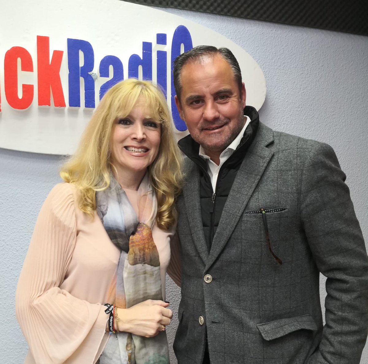 MarienViyella's tweet photo. En nuestro programa de ayer #DeAquíaSaturno en @ClickRadioTv hemos contado con un buen amigo #ITO futbolista veterano @RTVBetis junto a #EloyMartín CEO de @robyngoodsorg Nos han hablado de su tienda online solidaria #robyngoods . Enhorabuena por esta extraordinaria iniciativa! https://t.co/Eyq78i2WMA