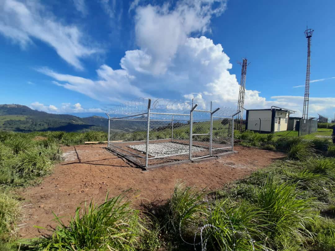 AfricanMt's tweet photo. Preparations are underway for our first hydro-meteorological equipment to be installed at our site in the Bvumba Mountains! Ground prepared βοΈfence installedβοΈJust waiting for the equipment....@Campbellsci_Af
#africanmountainscience #mountainsmatter https://t.co/nZTwflKoh8
