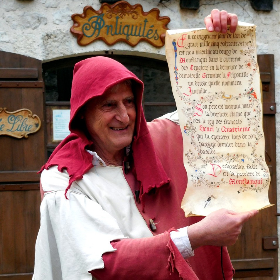 netillus's tweet photo. Visite de la bastide de Monflanquin avec Janouille la Fripouille le 20 avril. 🃏
Pour en savoir plus ➜ https://t.co/H5tVGi54CS
#JanouilleLaFripouille #culture #partimoine https://t.co/DPWQY65fta