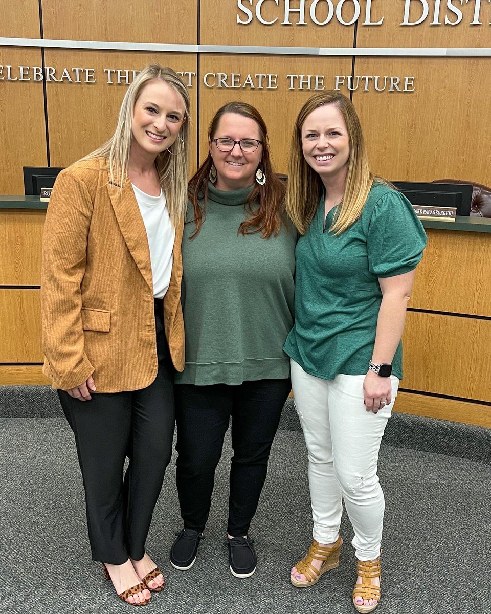 therealmrs_mcg's tweet photo. Friend appreciation post! 🖤💚🤍 Congrats on your new role, K! I have some of the best friends a gal could ask for! #foxforward #caddomillsisd https://t.co/5YDppLt5ol