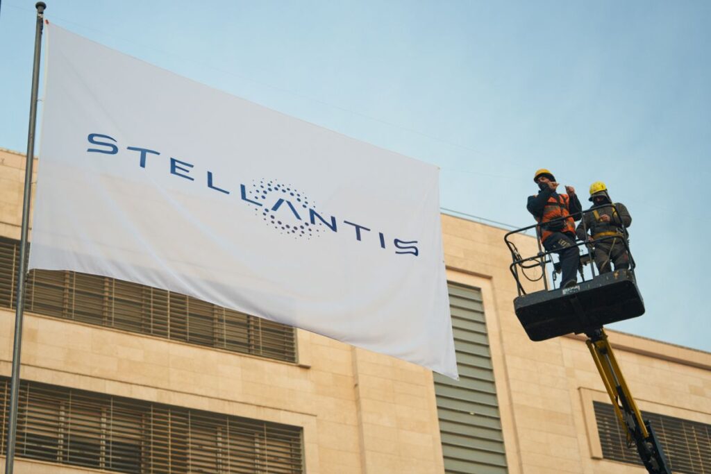 CalcioFinanza's tweet photo. #Stellantis esce da #GEFCO: venduto l’ultimo 25% di quote
https://t.co/V2FDSuYe1w https://t.co/LxD94AoU44