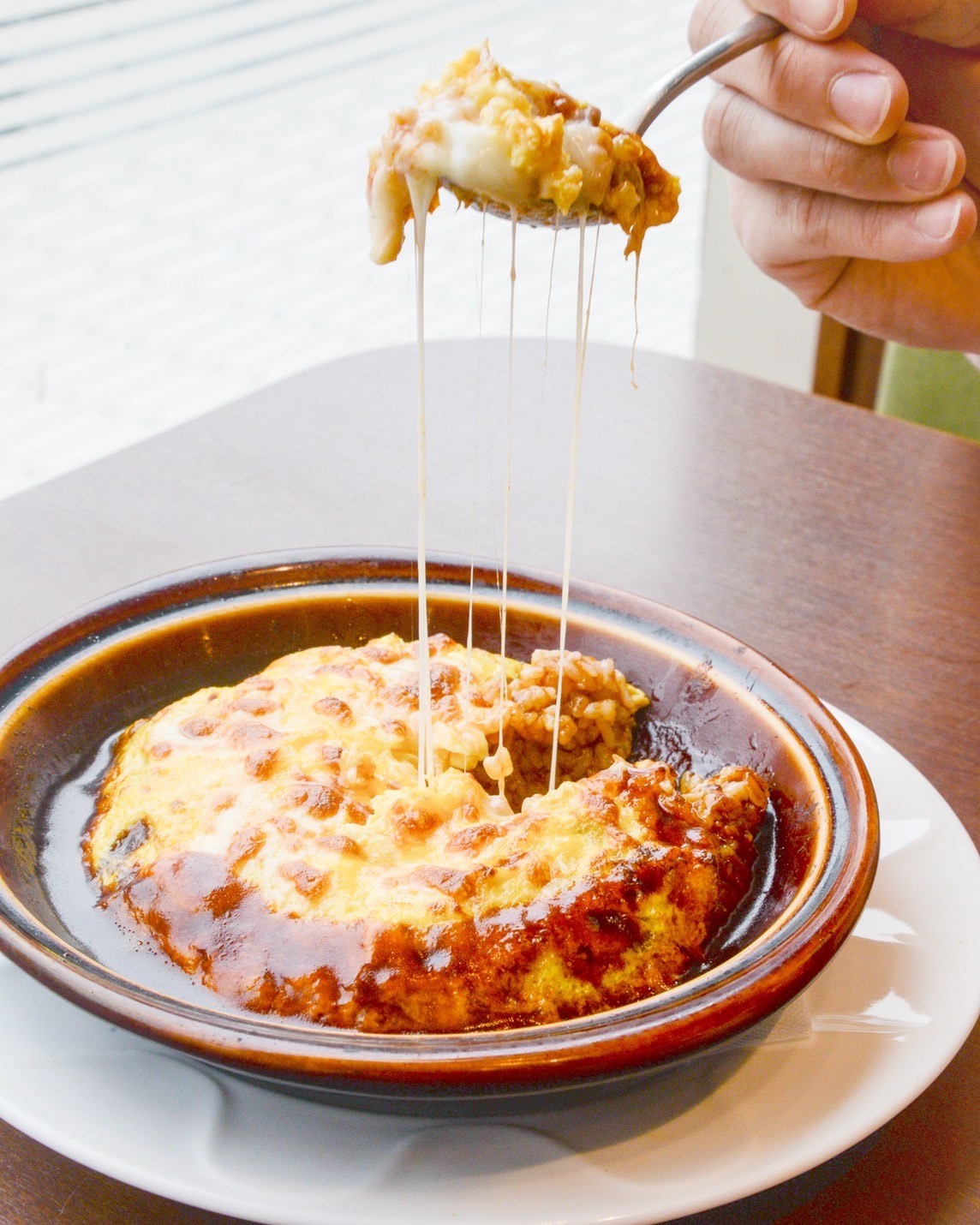 デニーズ公式 とろ りのび るチーズはお好きですか その名も のび るチーズのオムドリア 540円 ミートソースを混ぜたライスにとろとろ卵とチーズをのせてデミグラスソースをかけた 熱々ドリアをぜひ ゴーダとモッツァレラをブレンドした デニーズ公式 とろ りのび るチーズはお好きですか その名も のび るチーズのオムドリア 540円 ミートソースを混ぜたライスにとろとろ卵とチーズをのせてデミグラスソースをかけた 熱々ドリアをぜひ ゴーダとモッツァレラをブレンドした