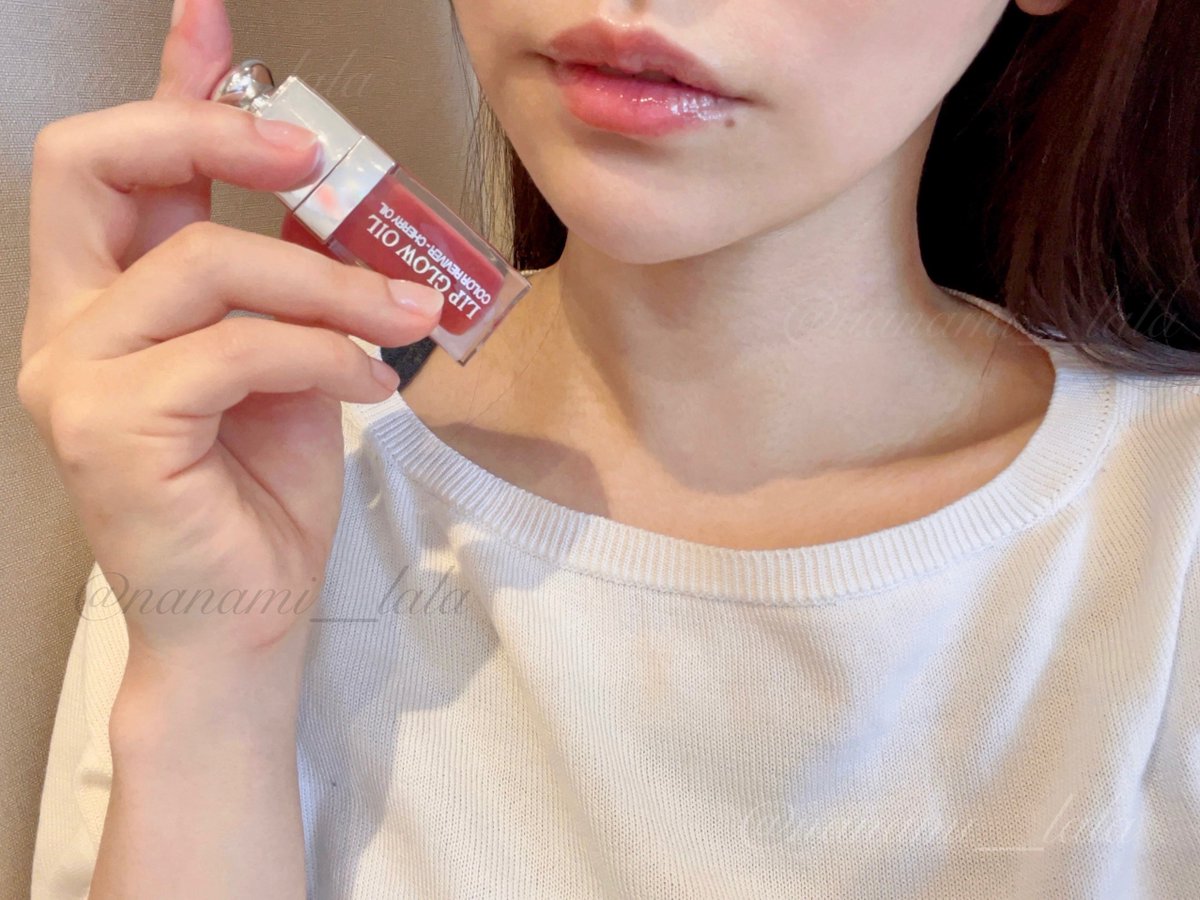 フォロワちゃまに頂いたリップがとてもよき〜💄ちゅるるんっ♪ありがとう！キスしたくなる唇を目指します😙♥️ https://t.co/tq43TrcJLP