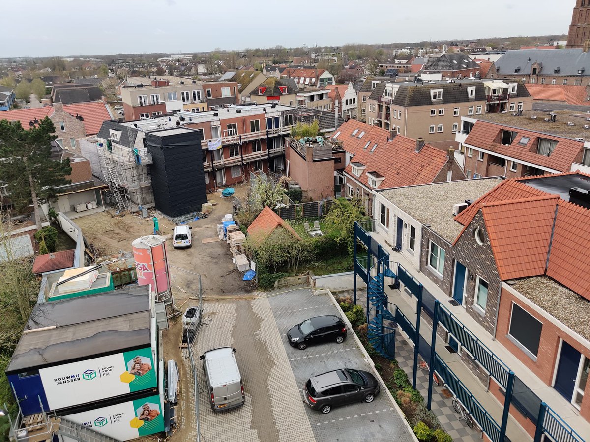 Ruwbouw goed gevorderd van de 14 appartementen en 4 woningen in boxmeer