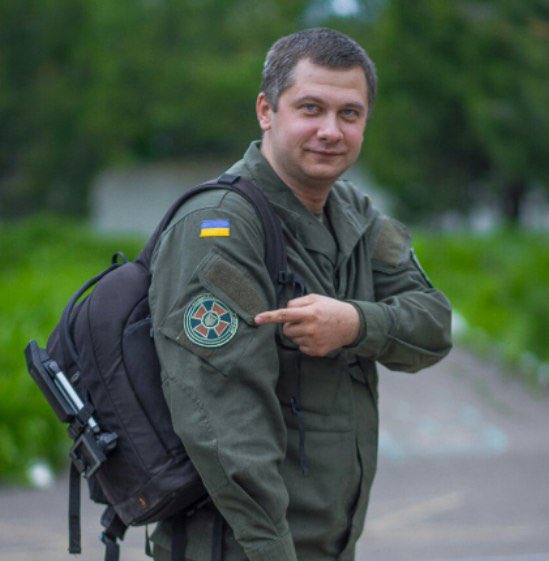 ⚡️ Идентифицирован украинский нацист, издевавшийся в известном видео над бабушкой и топтавший ее красный флаг.
Виктор Александрович К. 1988 г.р.  
За знамя Победы и за бабушку придётся ответить.