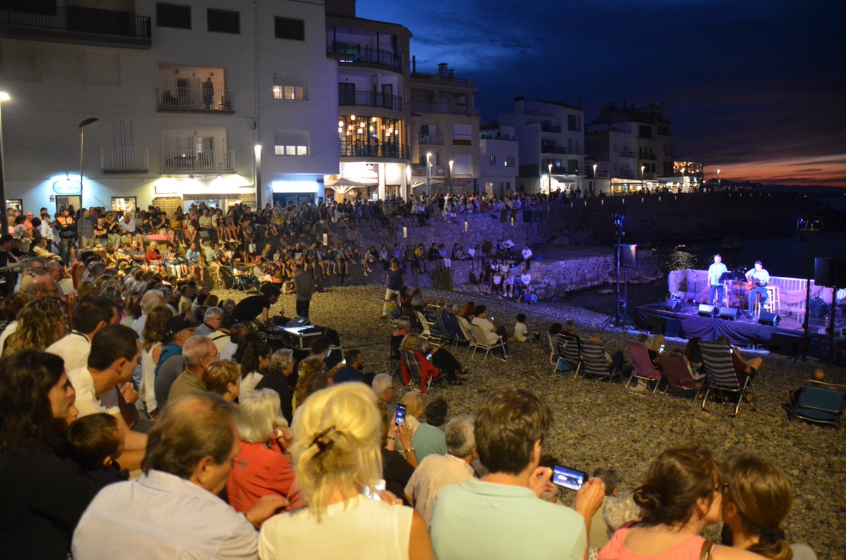 Amb l'arribada del bon temps, us anunciem que la Cantada d'Havaneres  i la Cantadeta recuperaran les seves ubicacions a la Platja de les Barques i la caleta del Port d'en Perris respectivament. 
CANTADETA, dissabte 9 juliol
CANTADA D'HAVANERES, dijous 4 agost

#lEscala #Havaneres