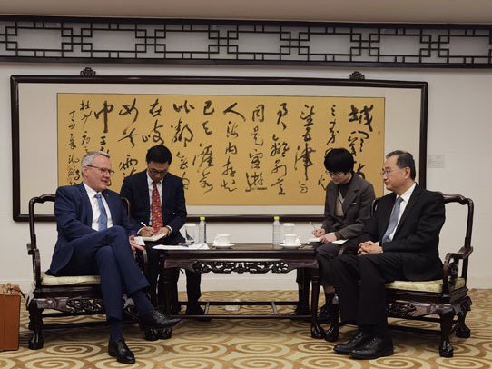 WangLutongMFA's tweet photo. When meeting with VFM Deng Li, Chair of German🇩🇪Chamber of Commerce in China Dr. Wöllenstein said nearly 60% of German companies in China achieved growth in 2021, 96% would stay, and 71% would invest more. Economic ties bring confidence and opportunities, instead of dependency. https://t.co/ZELnEixFx1