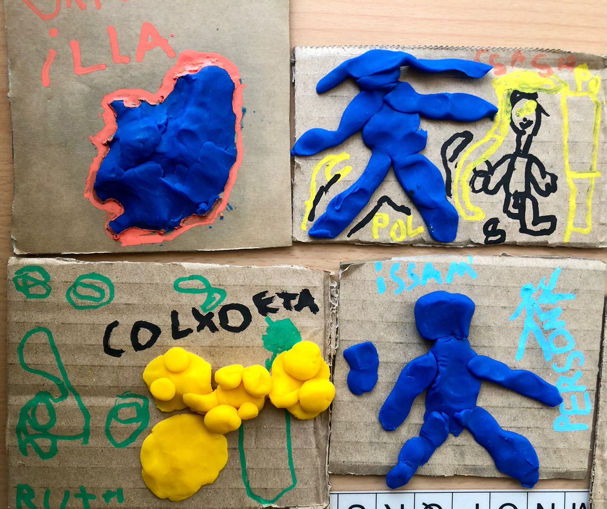 EscolaSamuntada's tweet image. #COSART Aquí hi ha tots els llenguatges: color, volum, grafia, dibuix, paraula, matemàtica, consciència d’espai, reciclatges. #Menudes5anys #Menuts #TreballdelCos @AmpaSamuntada @aliancesmagnet