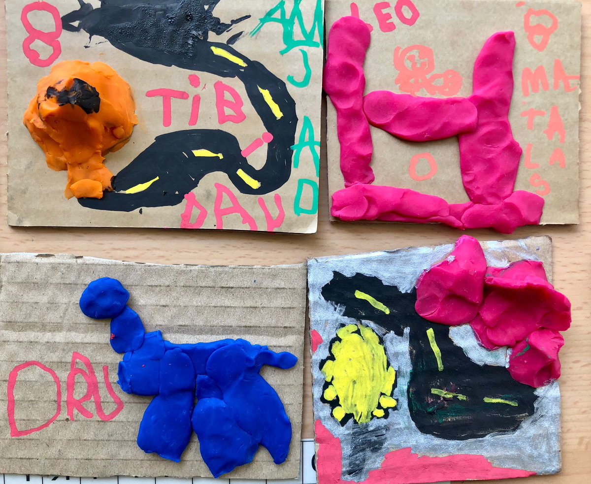 EscolaSamuntada's tweet image. #COSART Aquí hi ha tots els llenguatges: color, volum, grafia, dibuix, paraula, matemàtica, consciència d’espai, reciclatges. #Menudes5anys #Menuts #TreballdelCos @AmpaSamuntada @aliancesmagnet