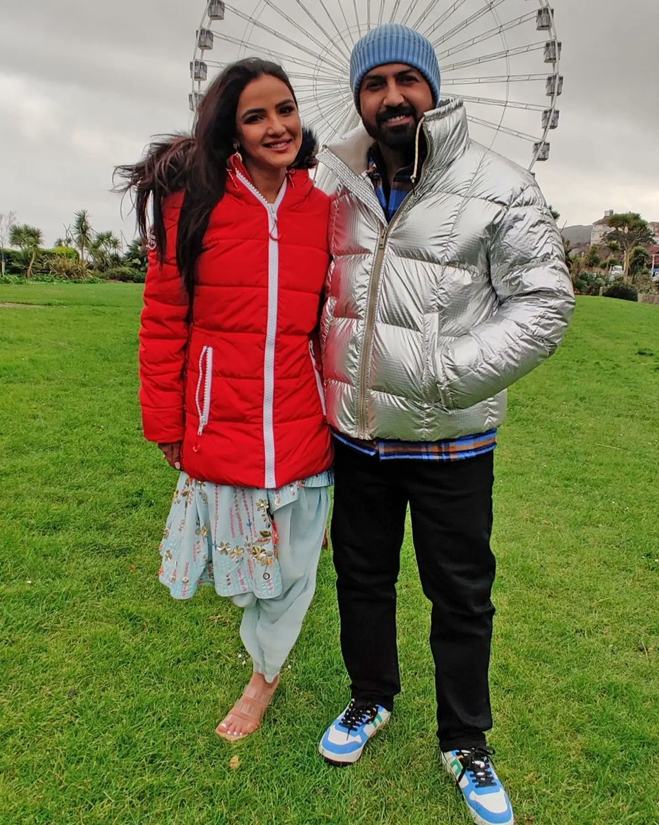 And it’s a wrap up for #Honeymoon! Gippy Grewal, Jasmin Bhasin and director Amarpreet G S Chhabra pose after the last shot right from the sets in UK.

@GippyGrewal @jasminbhasin @amarpreet1 #BhushanKumar #KrishanKumar #HarmanBaweja @VickyBahri @TSeries @bawejastudios