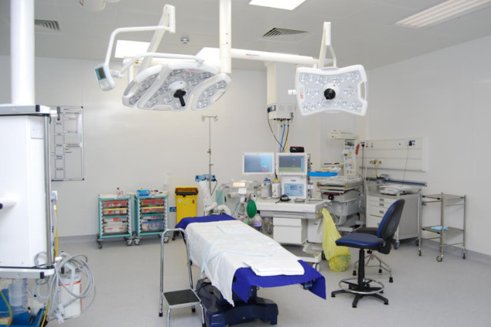 xumbercymbotie's tweet image. Dear Varakashi, ndadzoka zvekare 

Radiotherapy machine iyi iri paUganda apa... chimwe icho ndochiri kunzi na @daddyhope Maternity theatre 

ko takasataura hamungazvinzwisise ka zvnhu zvacho

🔥RETWWET🔥