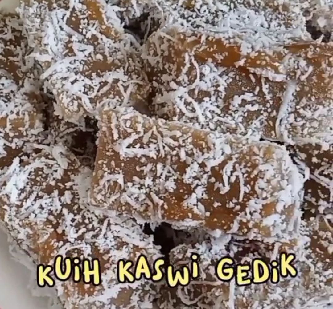 iCookAsia's tweet image. Kuih kaswi, kuih tradisional kegemaran ramai yang disalut dengan kelapa parut yang dicampur sedikit dengan garam.

Kalau nak buat kuih ni, kene guna sukatan cawan yang tepat untuk dapat tekstur yang lembut.

Klik di sini untuk resepi kuih kaswi

facebook.com/iCookAsia/vide…