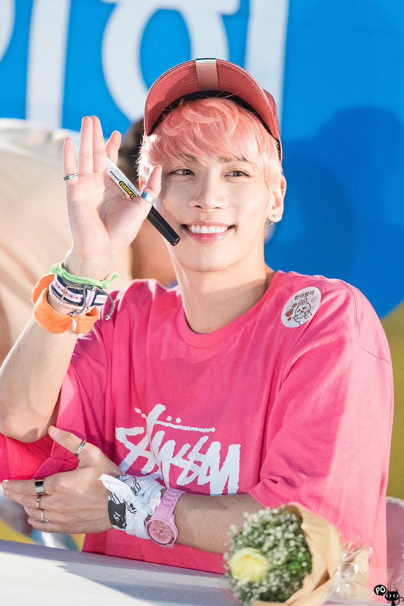 jonghyunzone's tweet photo. 생일 축하해, 우리 종현이.
매년 항상 함께 하고있어,알지?
올해도, 오늘도 함께하자
너의 행복을 바라♡

#종현아_우리봄이왔으니_한번만날까
#HAPPY_JJONG_DAY https://t.co/y759vkZRUk