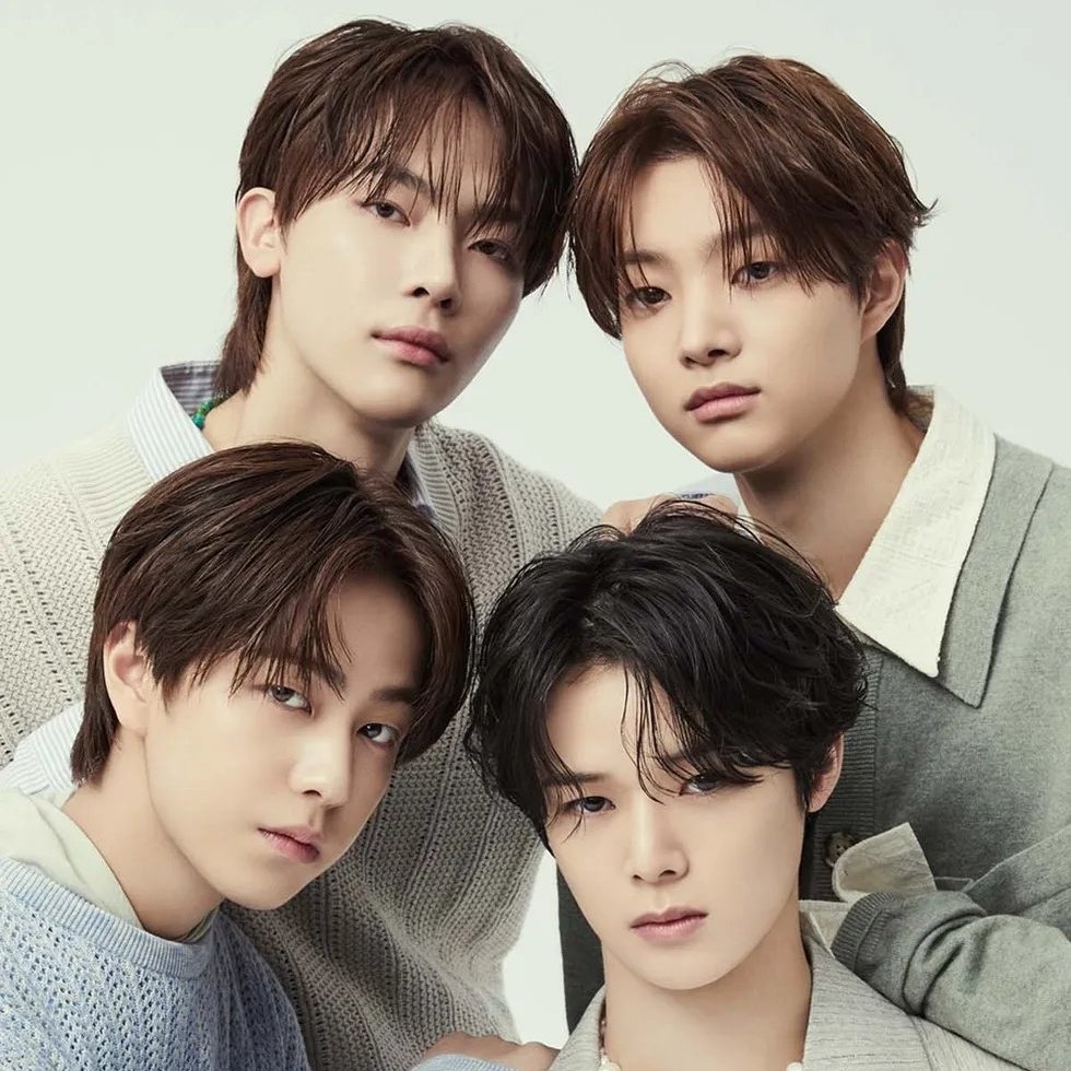 popcornsforkei's tweet photo. Who would have guessed that #andAUDITIONboys would debut first as models, than as idols ? 😳 https://t.co/Jvx3Ok4VHd