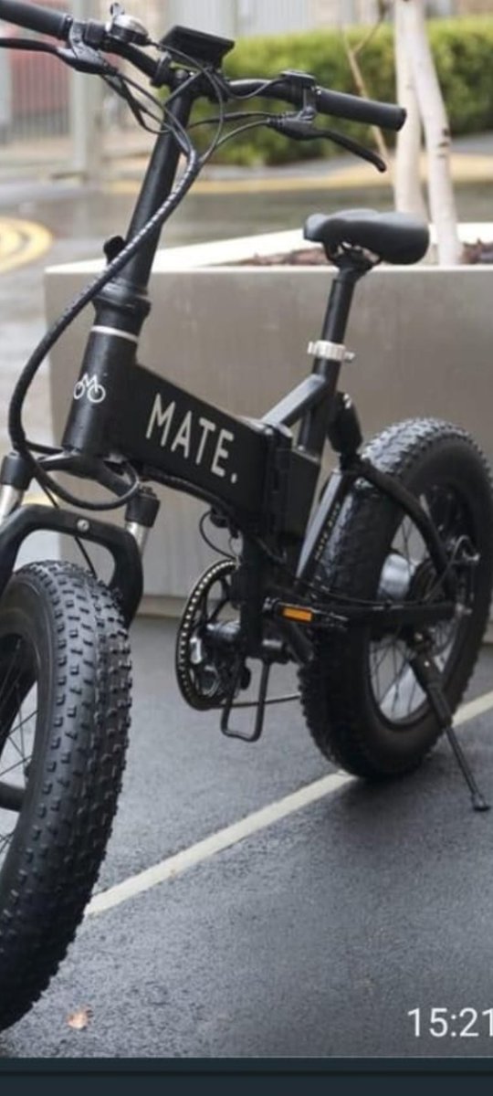 Vriend van me zijn fiets op klaarlichte dag uit de schuur gestolen. (Urk)zonder sleutels of oplader dus veel hebben ze er niet aan. Maar proberen of Twitter nog kracht heeft. Delen=lief. #gestolen