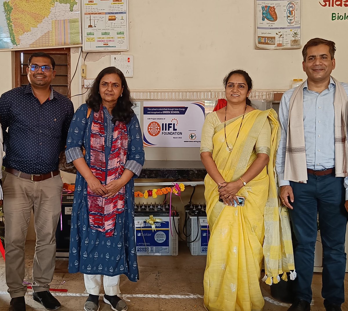 FoundationIifl's tweet photo. Installed solar panels at 25 schools at Wada #Palghar, Maharashtra, partnering with Green India Initiative Pvt. Ltd. @Madhujain1609 (Director - IIFL Foundation) handed over the solar system to authorities in presence of students &amp; teachers. @JainNirmal @venkataraman_27  #IIFL https://t.co/TRKYFAUAsN