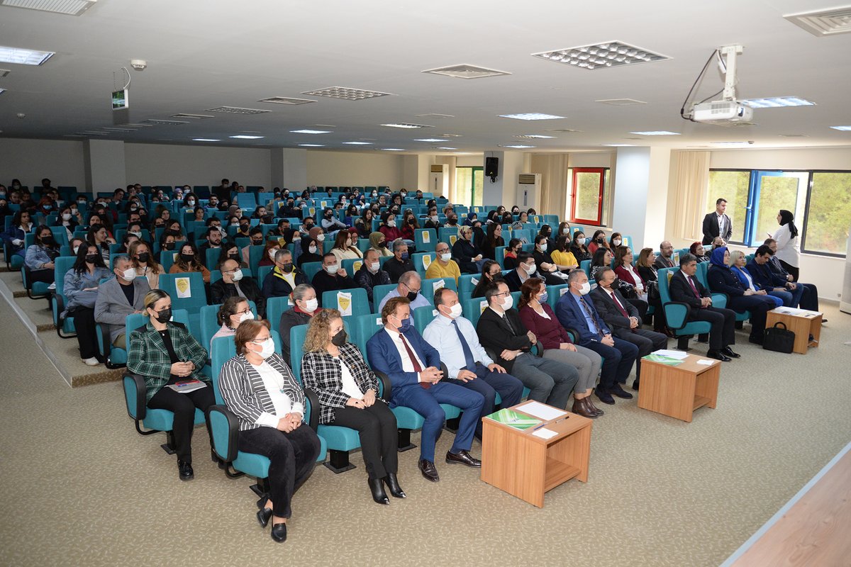 askilavuz's tweet photo. Öğrencilerimizin gerçekleştirdiği etkinliklere katılmaya özen gösteriyoruz. Dün, Endüstri Mühendisleri Topluluğu ve Kimya Topluluğu'nun düzenledikleri programlara konuk olduk. 17. Emsaz ile Kimya Zirvesi'nde emeği geçen herkesi tebrik ediyor, başarılarının devamını diliyorum. https://t.co/fR2oVQlVFO