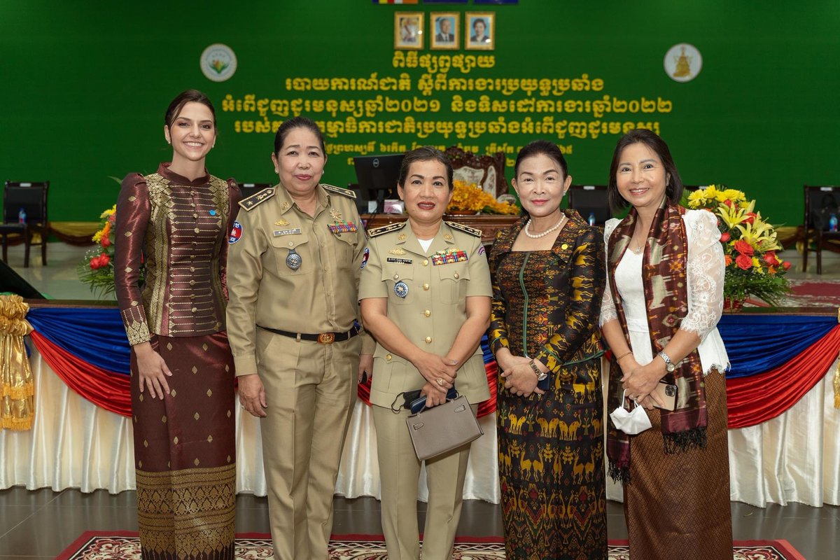 KristenAScharf's tweet photo. Honored to receive a certificate of appreciation from Samdech Krolahom Sar Kheng, Deputy Prime Minister of Cambodia on behalf of the work of #a21 and our incredible Cambodia team. #keepgoing #endhumantrafficking #a21cambodia https://t.co/taOEfEsaRv