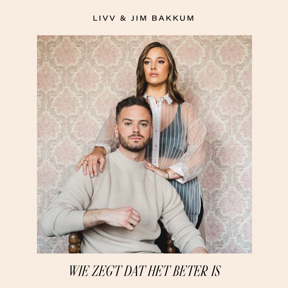 Wow, wat ben ik trots dat ik na 8 jaar weer nieuwe muziek mag droppen. Want dat zeg je tegenwoordig zo: droppen. En ik heb ineens TikTok enzo. Anyway, tijden zijn veranderd, maar de liefde voor muziek nooit! OUT NOW! Wie Zegt Dat Het Beter Is ✨
