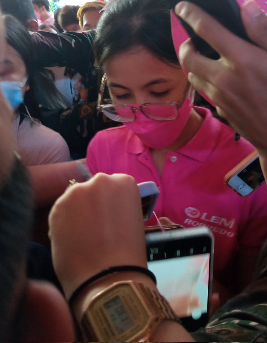 papayaneyouth's tweet photo. Ganito kamahal ng mga kabataang Novo Ecijano so Doc Tricia Robredo! π
#betterPH
#KulayRosasAngBukas
#IpanaloNa10To
#RobredoPeoplesCouncilNuevaEcija
#NuevaEcijaIsPink
#GobyernongTapatAngatBuhayLahat
#babawikami
#HopeAndBeyond https://t.co/2lW29qOB1k