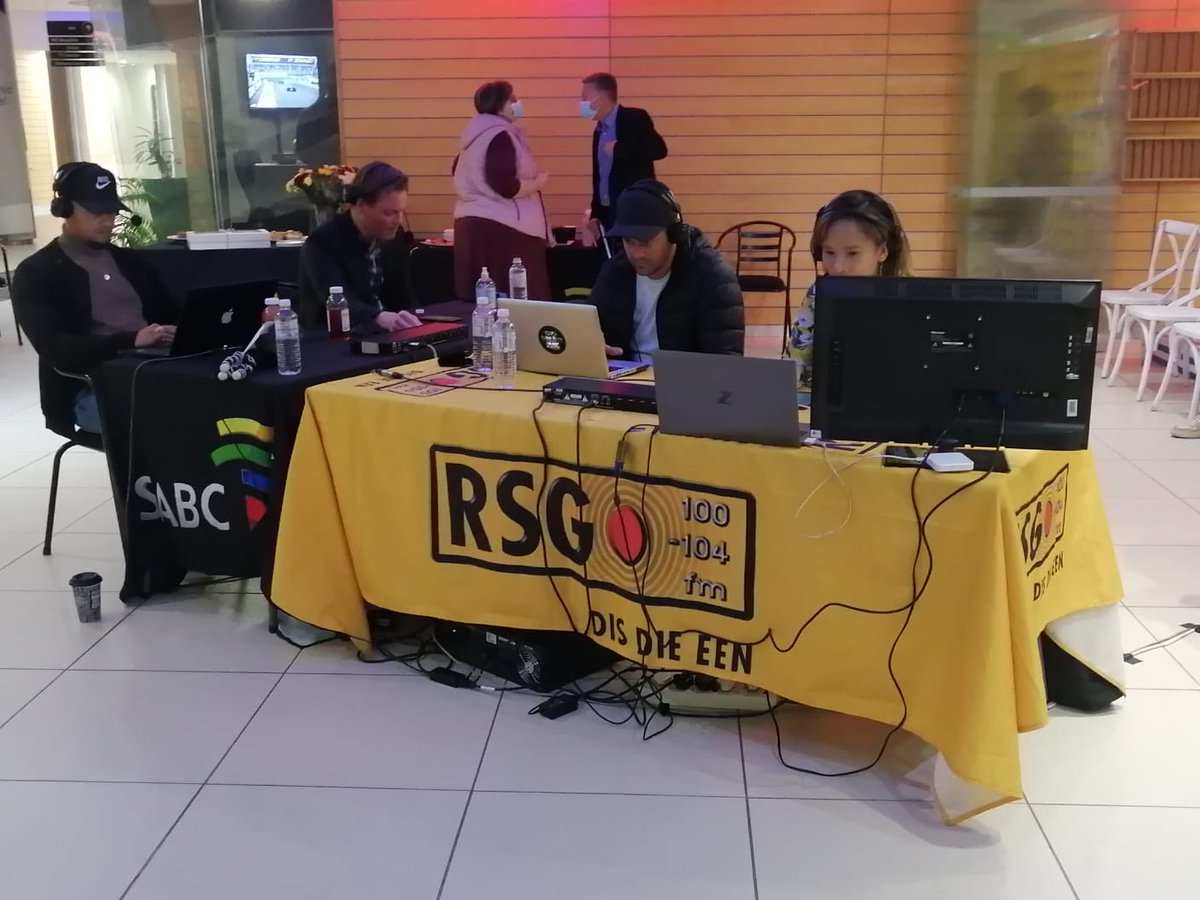 RSG 100-104FM (@zarsg) on Twitter photo #OpEnWakker saai vanoggend regstreeks uit in die foyer van #Radiopark by die SAUK in Johannesburg <a href="/GustavGreyling/">Gustav Greyling</a> <a href="/RobbieKruse/">Robbie Kruse</a> <a href="/SuePyler/">Sue Pyler</a> @papi_blaino <a href="/AndreKunz/">Andre Kunz</a> #OpEnWakker saai vanoggend regstreeks uit in die foyer van #Radiopark by die SAUK in Johannesburg <a href="/GustavGreyling/">Gustav Greyling</a> <a href="/RobbieKruse/">Robbie Kruse</a> <a href="/SuePyler/">Sue Pyler</a> @papi_blaino <a href="/AndreKunz/">Andre Kunz</a>