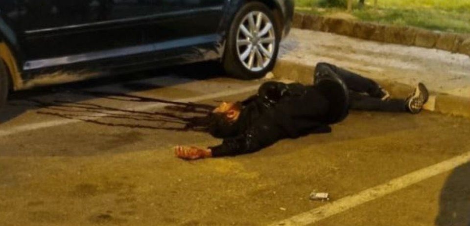 استشهد بعد أداءه الفجر في مسجد يافا القديمة الذي تحصن به بعدما أدى عمليته البطولية، صائماً مُقبلاً مشتبكاً مع وحدات اليمام
الشهيد #رعد_حازم.. يا الله على هذه النهاية في هذا الفجر المبارك، في هذه الجمعة المباركة، في هذا الشهر المبارك.. رحم الله أسد جنين ومرعب المحتلين الرعد الحازم